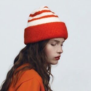 ZARA HAT SIZE M